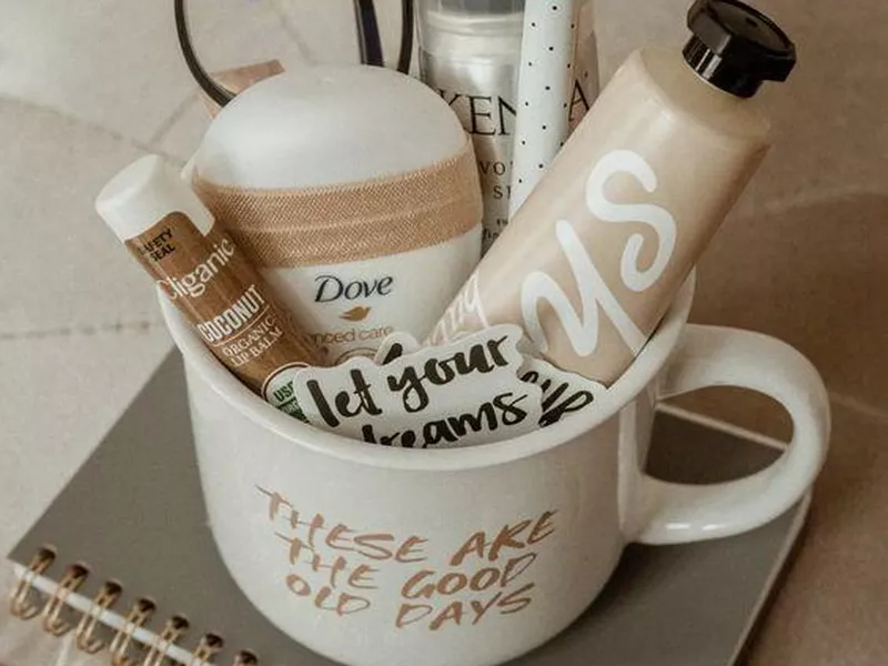 Mug gift basket with cosmetics