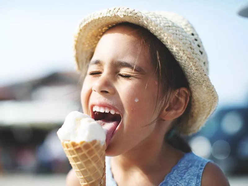 Kids eating ice-cream