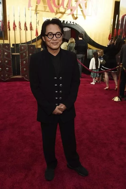 Jet Li's height is 5 foot 6