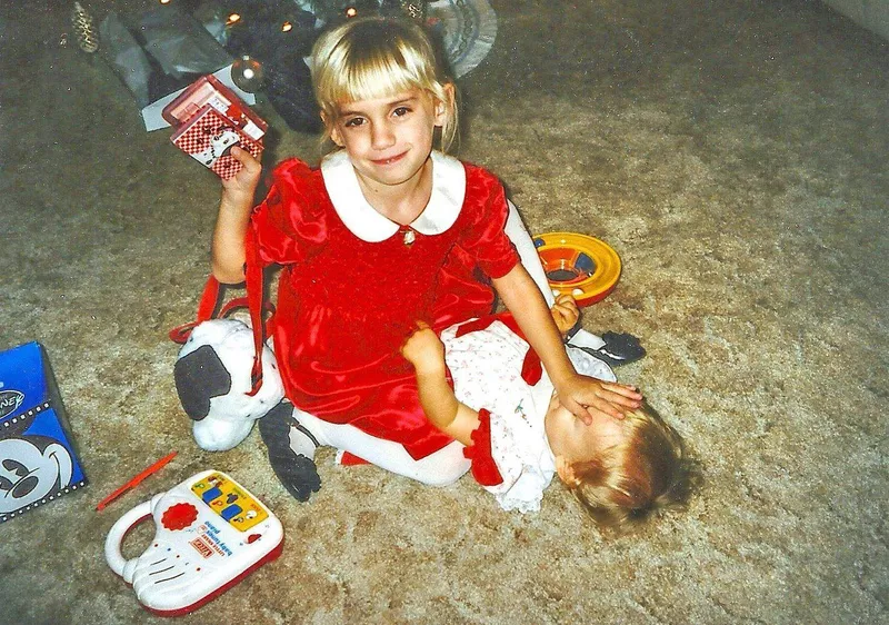 Sisters fighting over gifts