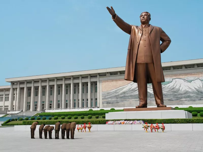 Soldiers bowing to Kim Il-sung statue, North Korea