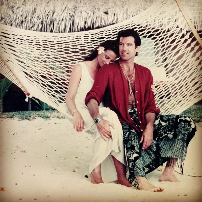 Pierce Brosnan and Keely Shaye Smith on hammock