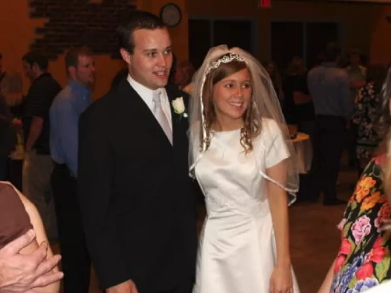 Josh duggar marries anna duggar