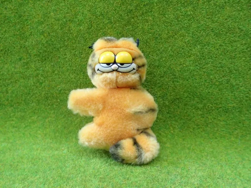 1980s Extra Large Garfield Pencil Hugger