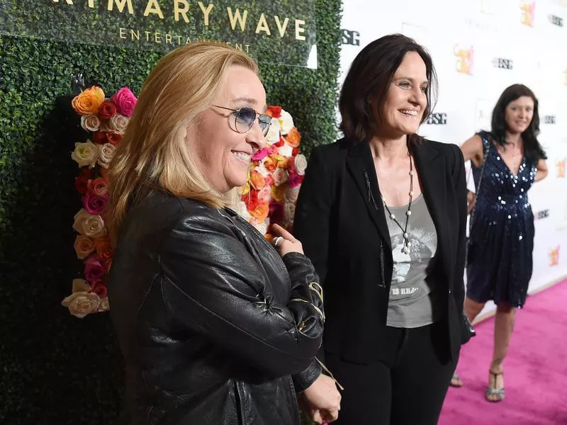 Melissa Etheridge and Linda Wallem