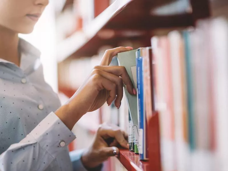 Student searching books