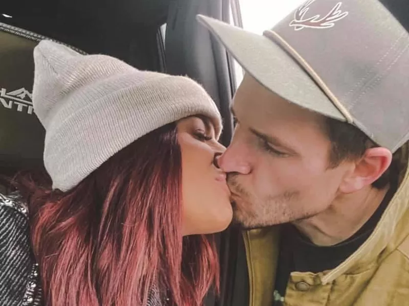 Chelsea houska kissing cole deboer