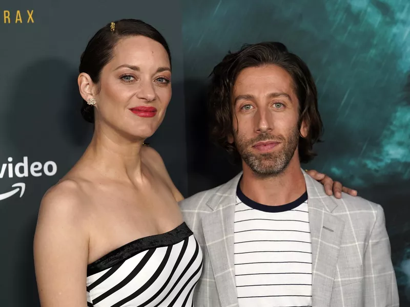 Marion Cotillard, Simon Helberg