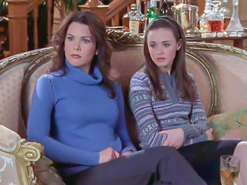 Alexis Bledel and Lauren Graham in Gilmore Girls (2000)