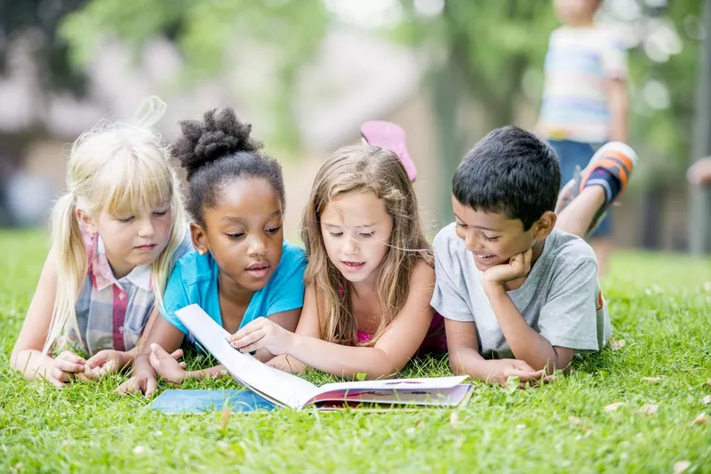 Kids reading outside