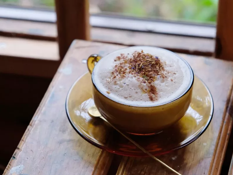 A foamy chai latte at cafe