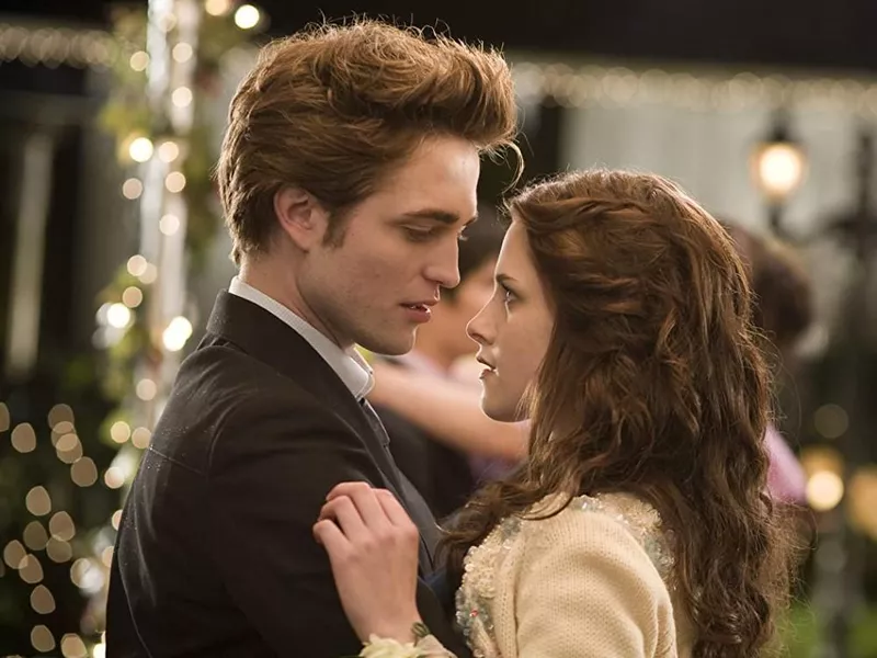 Robert Pattinson and Kristen Stewart in Twilight